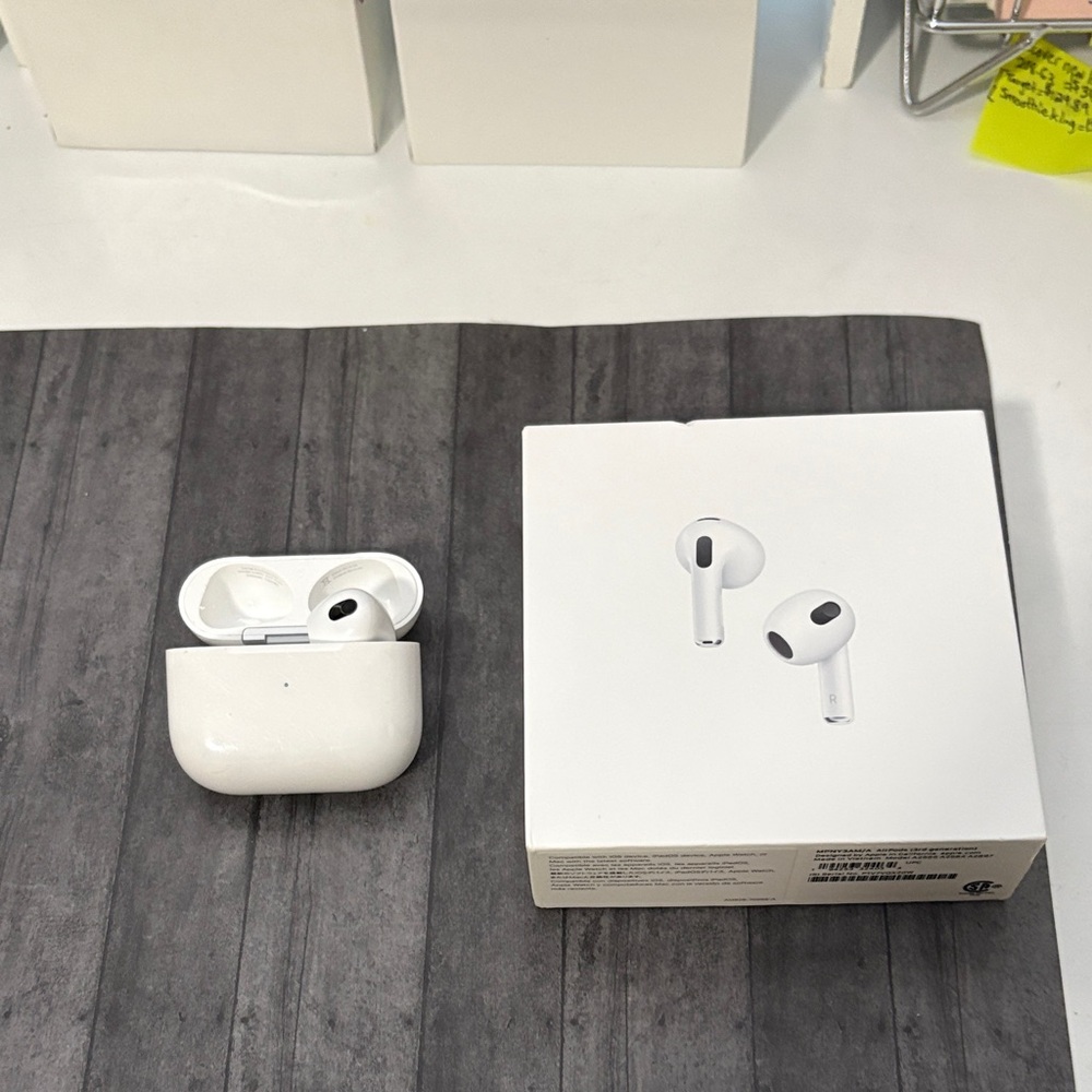 Apple White Earbud Headphones